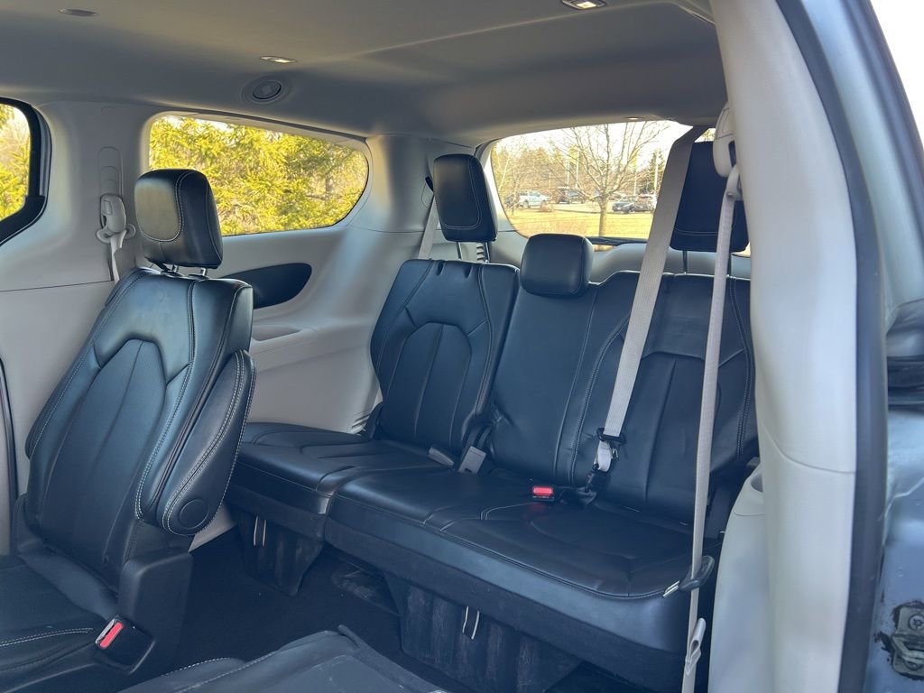Used 2024 Chrysler Pacifica Touring-L image 29