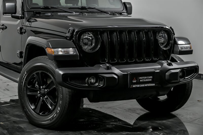 Used 2019 Jeep Wrangler Unlimited Sahara AWD/4WD image 2