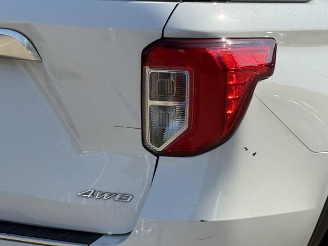 Used 2023 Ford Explorer Platinum w/ Technology Package AWD/4WD image 7