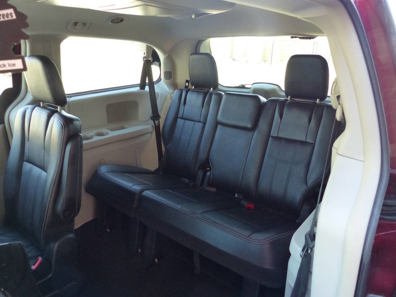 Used 2014 Chrysler Town & Country Touring image 34