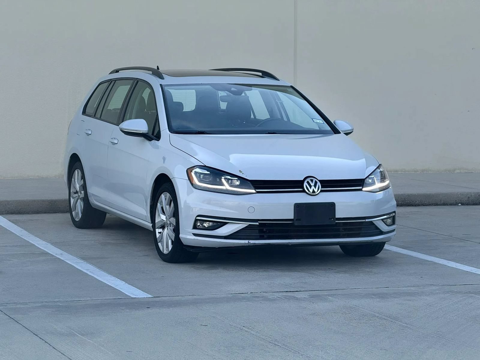 Used 2019 Volkswagen Golf SE FWD image 9