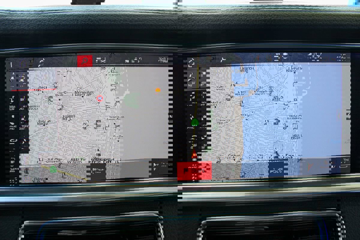 Used 2018 Porsche Panamera 4S image 34