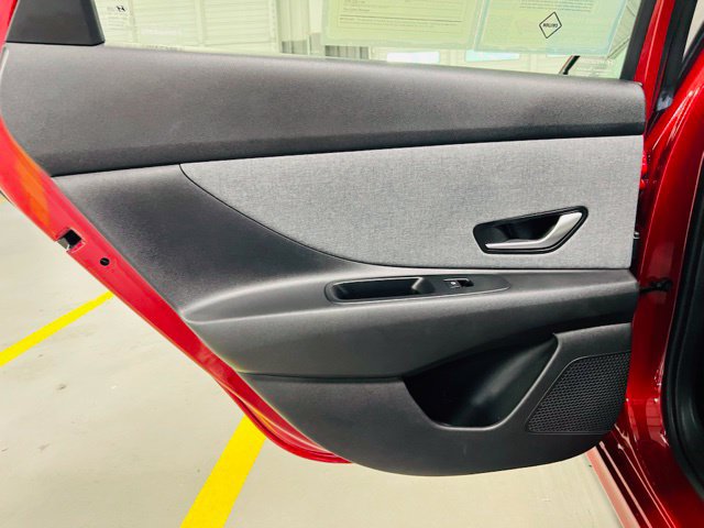 Used 2023 Hyundai Elantra Limited w/ Preferred Accessory Package FWD image 29