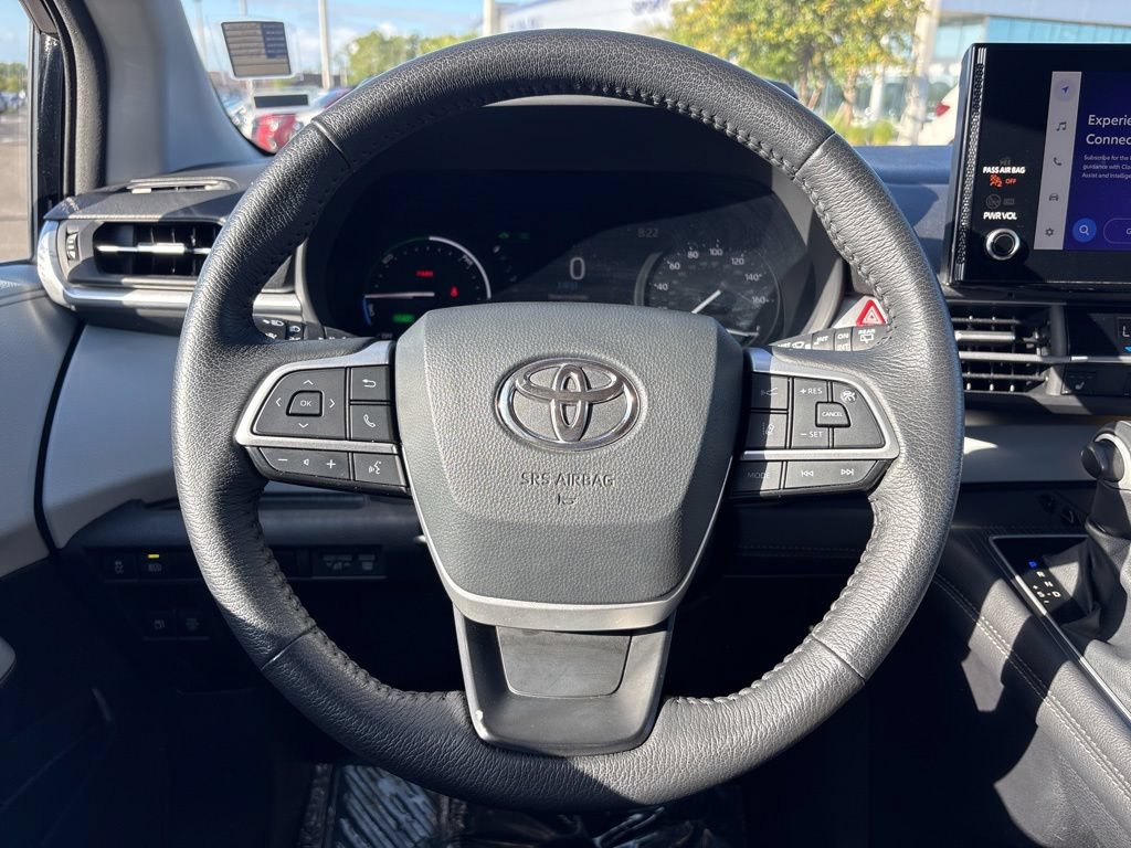Used 2025 Toyota Sienna XLE FWD image 24