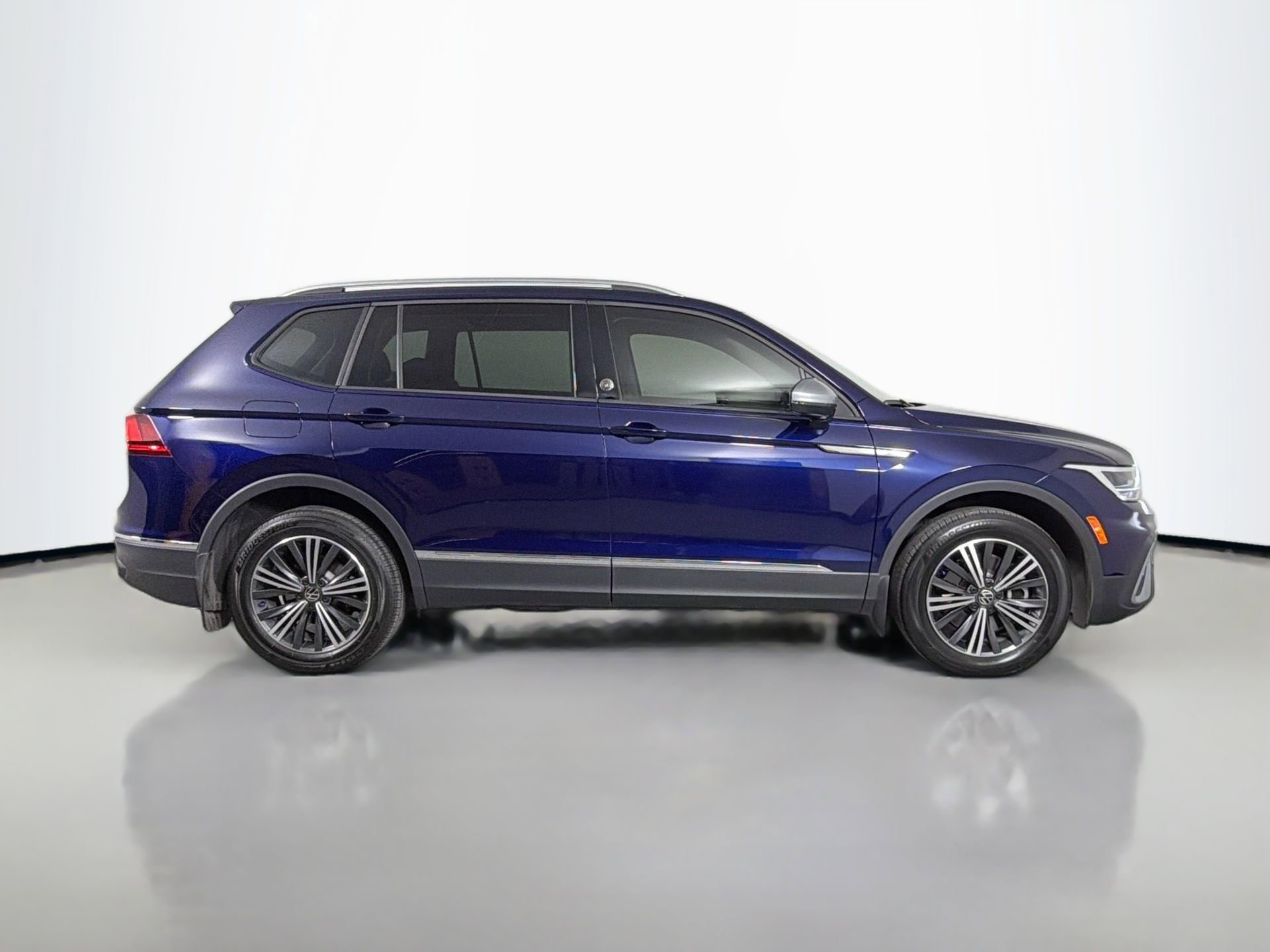 Used 2024 Volkswagen Tiguan Wolfsburg Edition image 5