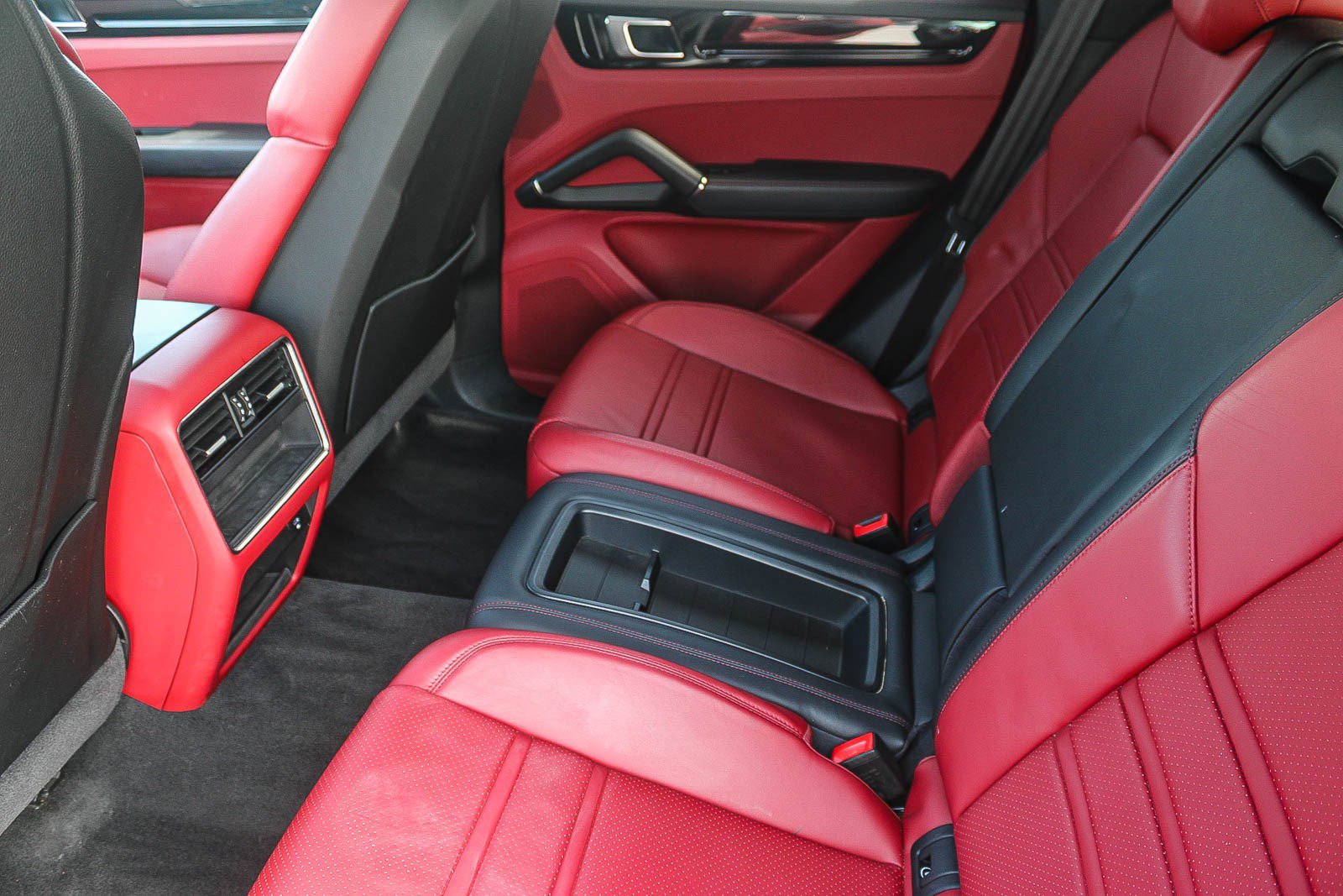 Used 2021 Porsche Cayenne Coupe AWD/4WD image 19