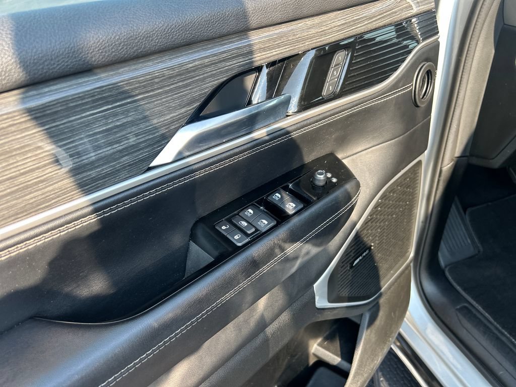 Used 2022 Jeep Wagoneer Series II AWD/4WD image 11