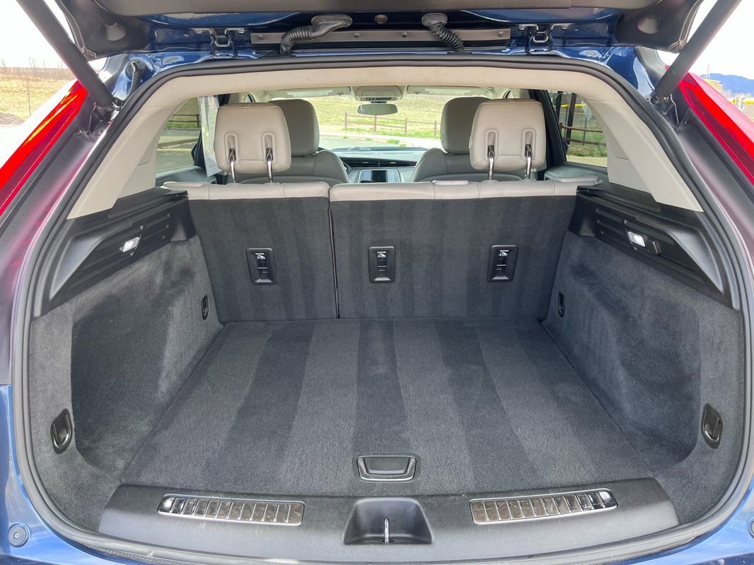 Used 2019 Cadillac XT4 Premium Luxury image 26