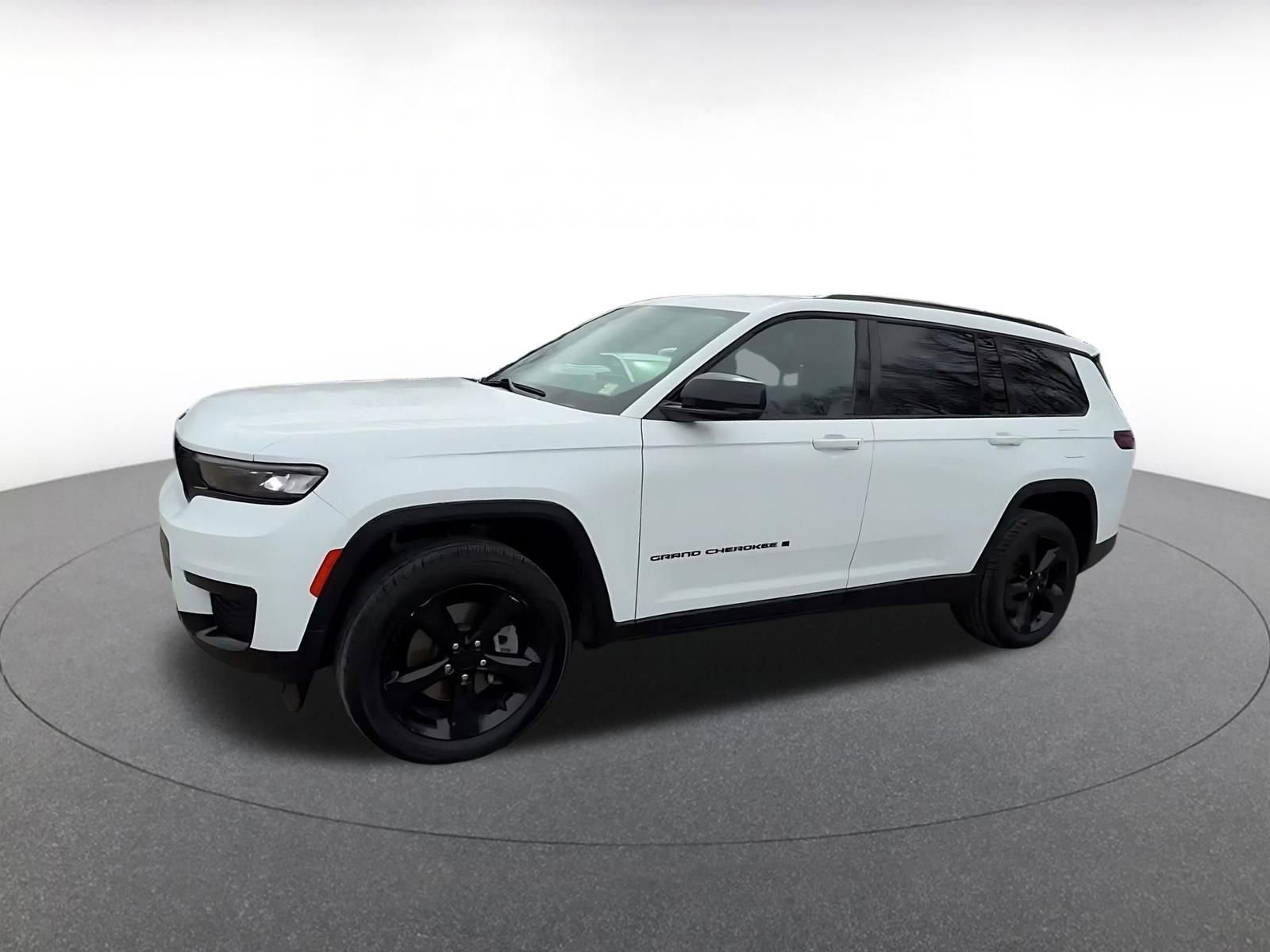 Used 2023 Jeep Grand Cherokee L Laredo AWD/4WD image 8