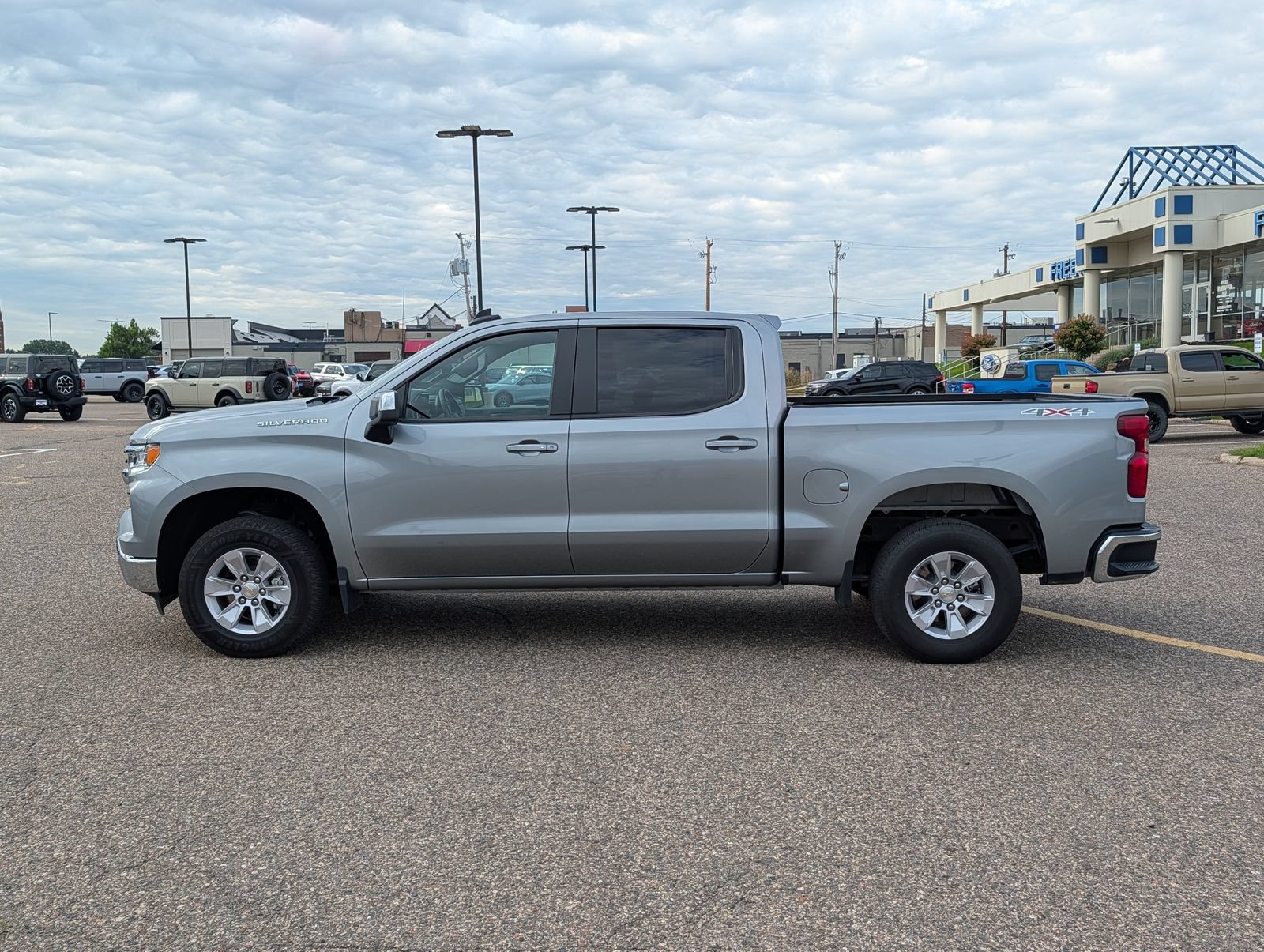 Used 2026 Chevrolet Silverado 1500 LT AWD/4WD image 2