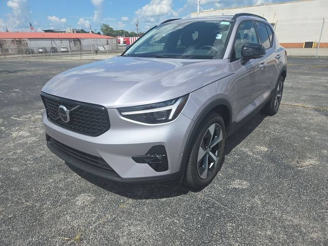 Used 2026 Volvo XC40 B5 Plus AWD/4WD image 4