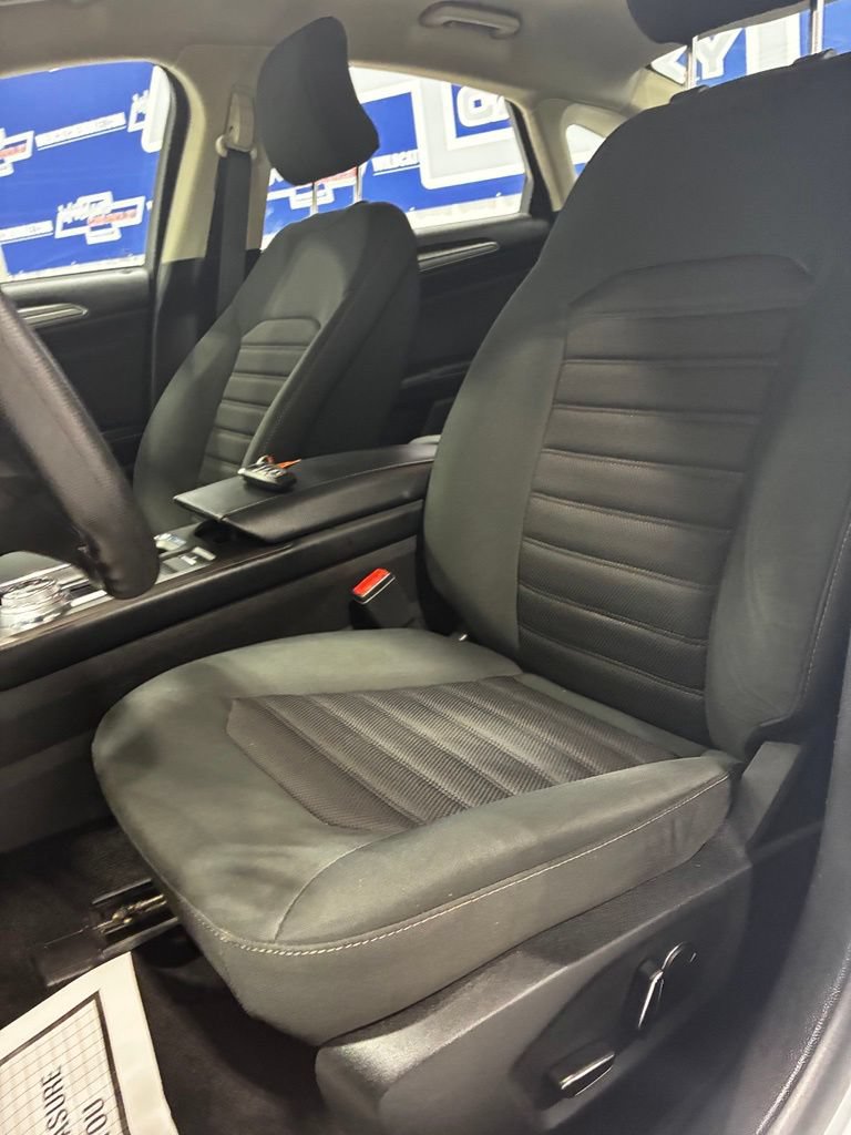 Used 2018 Ford Fusion SE w/ Fusion SE Technology Package FWD image 11