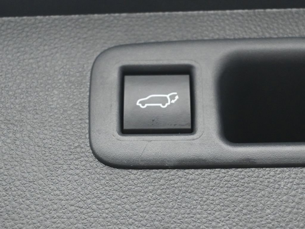 Certified 2023 Toyota Highlander XSE image 33