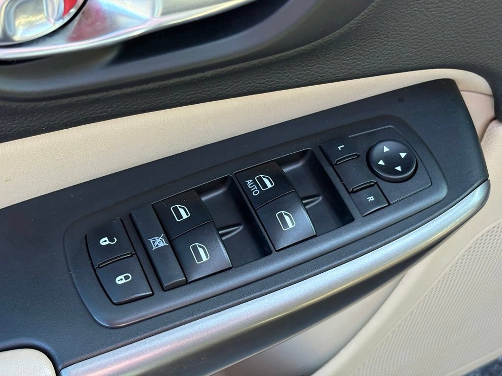 Used 2019 Jeep Cherokee Latitude w/ Popular Appearance Group AWD/4WD image 25