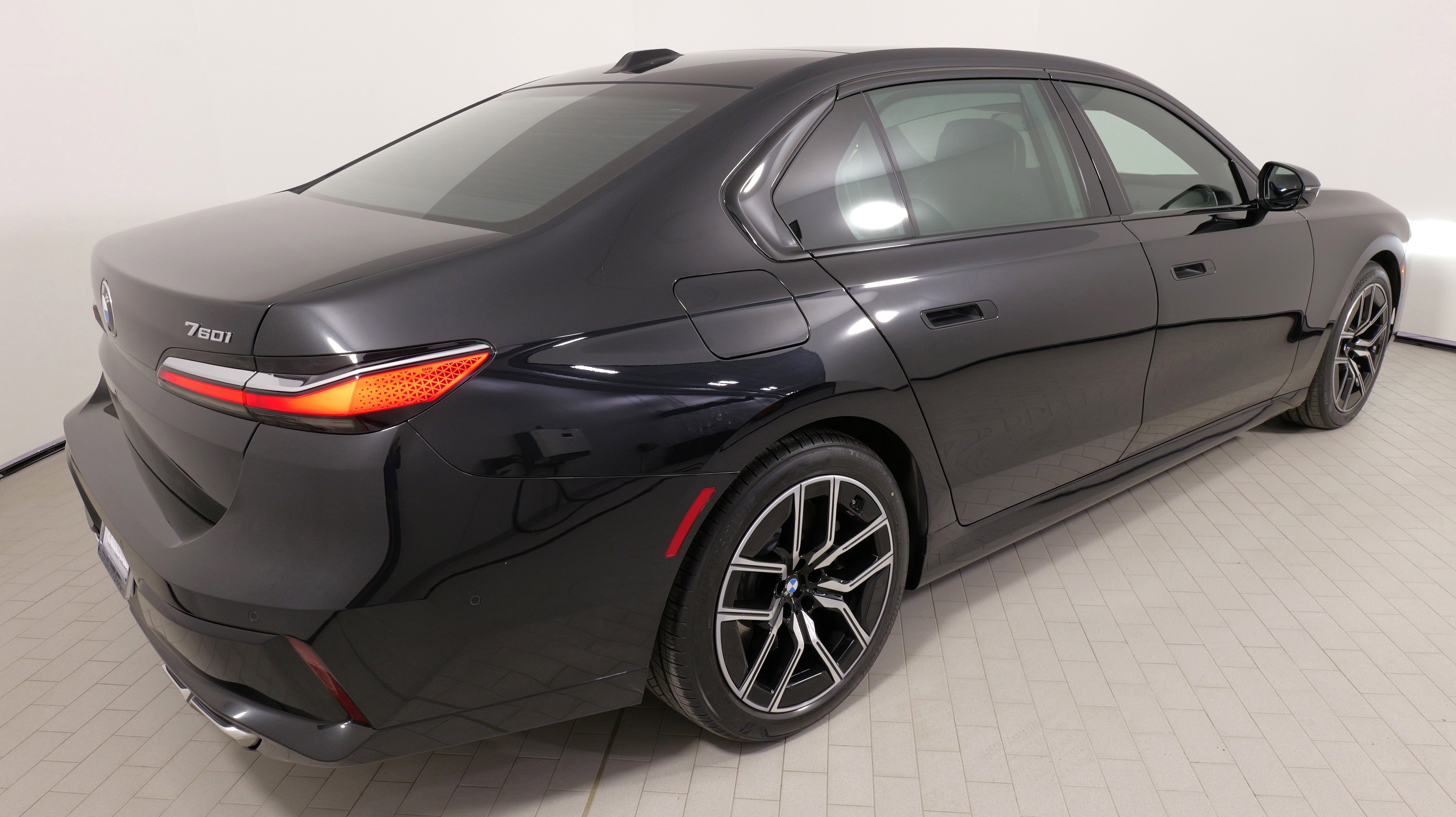 Used 2023 BMW 760i xDrive AWD/4WD image 8