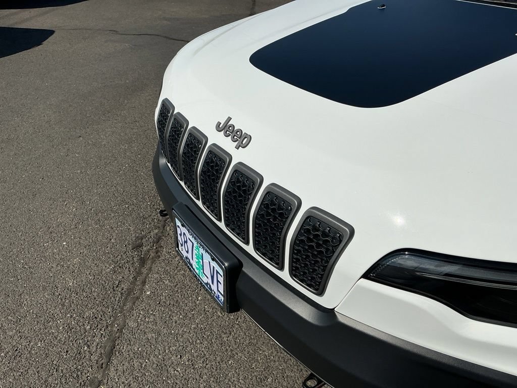 Used 2020 Jeep Cherokee Trailhawk AWD/4WD image 4