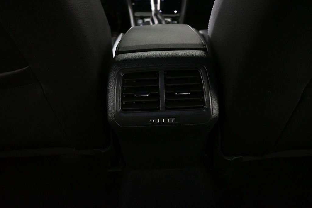 Used 2016 Volkswagen Golf R 4-Door w/ Driver Assistance Package image 17