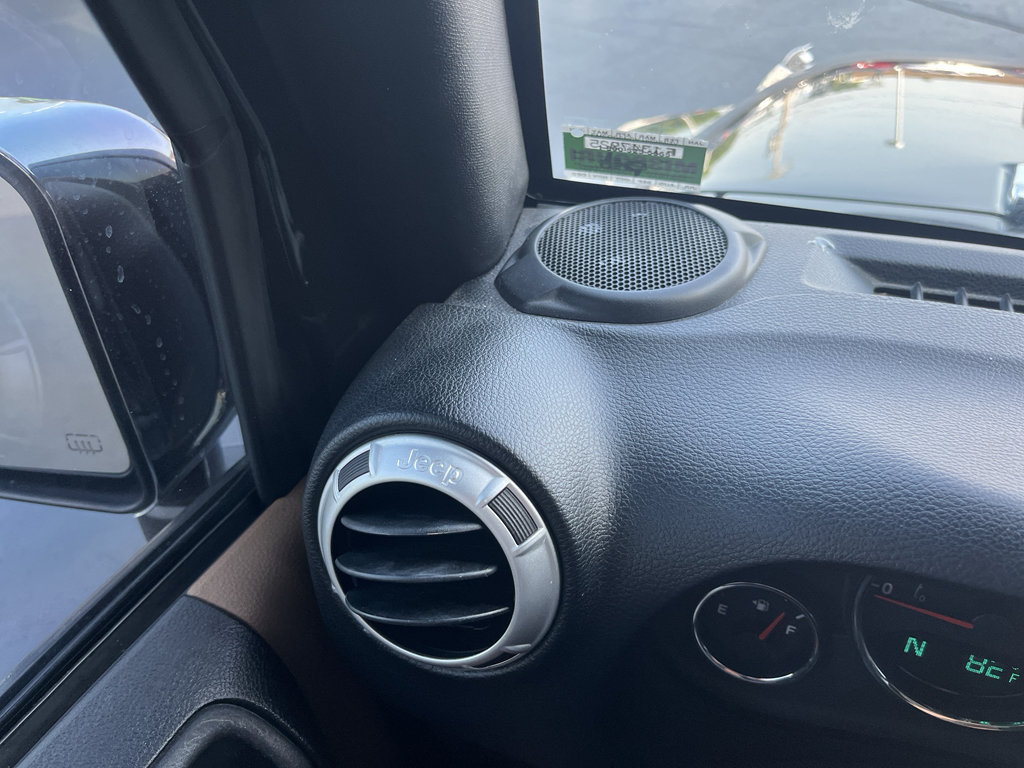 Used 2015 Jeep Wrangler Unlimited Sahara w/ Mopar Chrome Edition Group AWD/4WD image 18