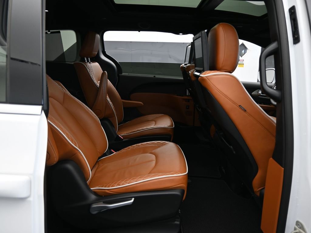 Used 2024 Chrysler Pacifica Pinnacle image 53