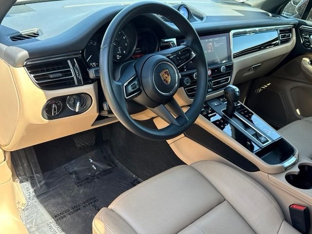 Used 2025 Porsche Macan AWD/4WD image 4