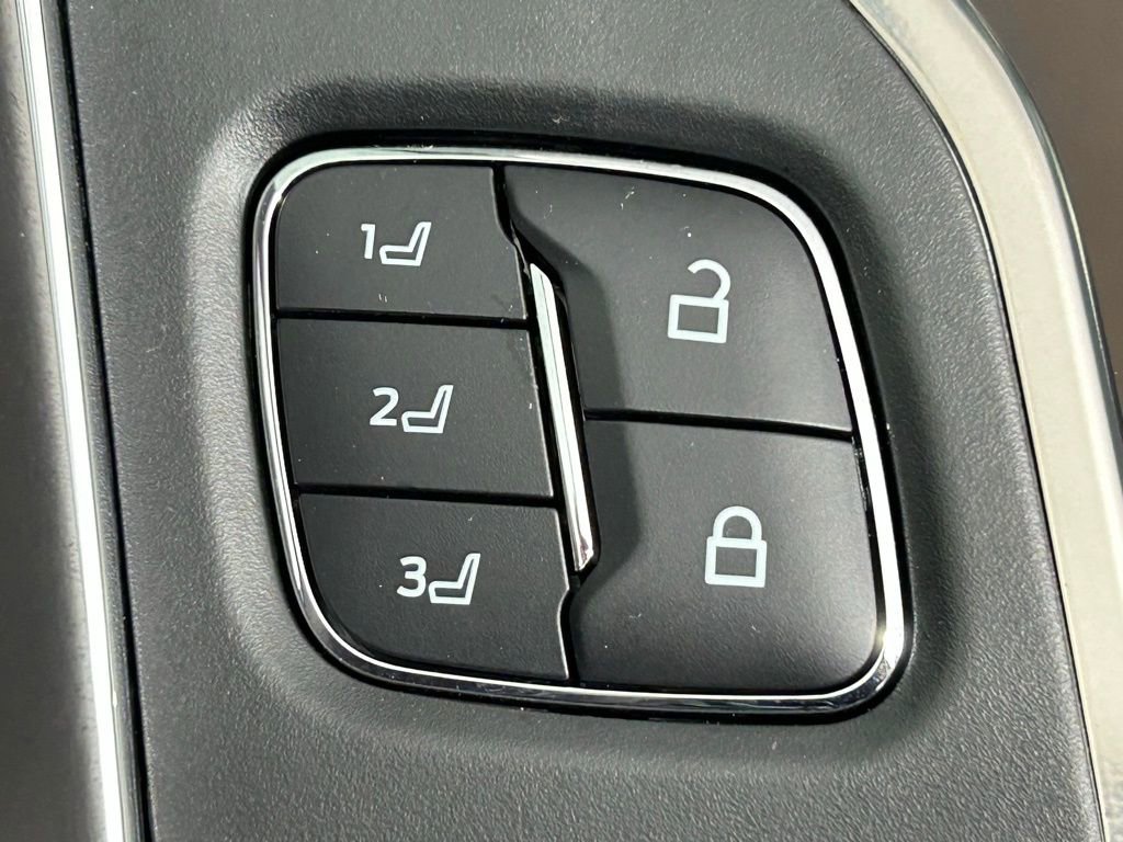 Used 2025 Ford F450 King Ranch w/ Chrome Package image 42