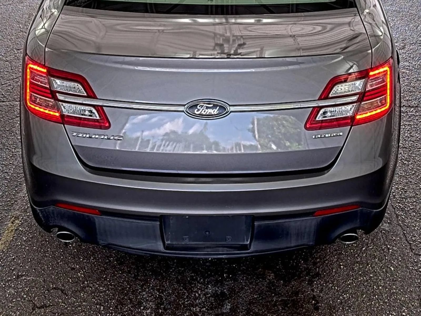 Used 2014 Ford Taurus SE FWD image 13