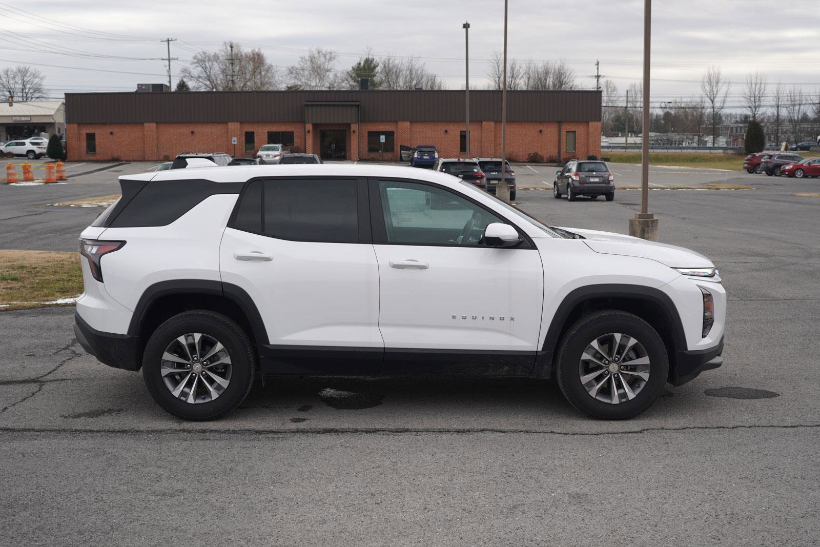 New 2025 Chevrolet Equinox LT w/ Safety and Technology Package video 2