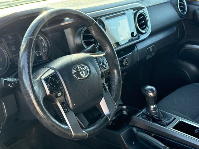 Used 2019 Toyota Tacoma TRD Off-Road w/ Technology Package AWD/4WD image 18