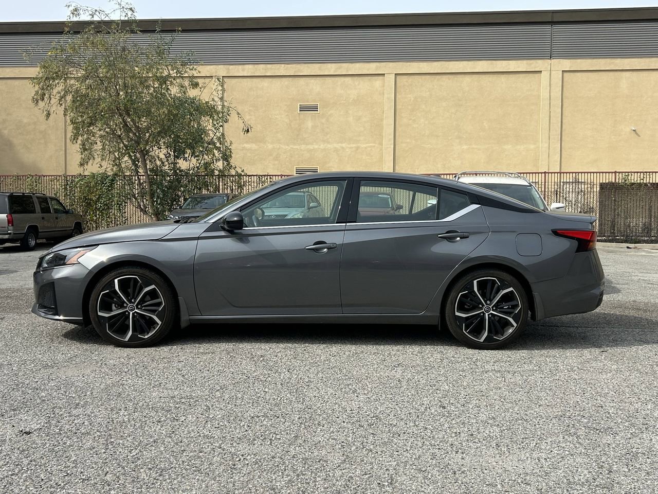 Certified 2023 Nissan Altima 2.5 SR image 3