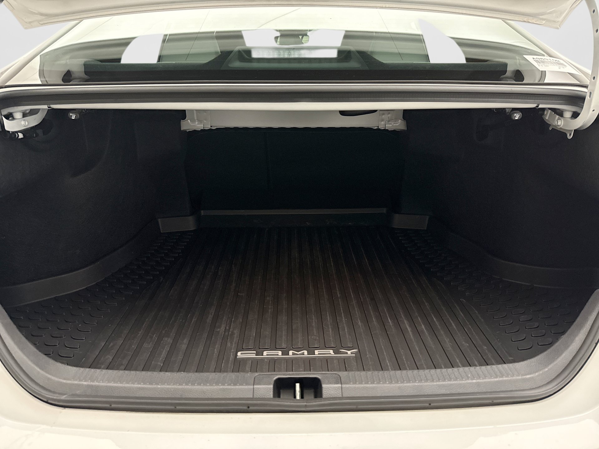 Used 2025 Toyota Camry SE w/ Convenience Package FWD image 19