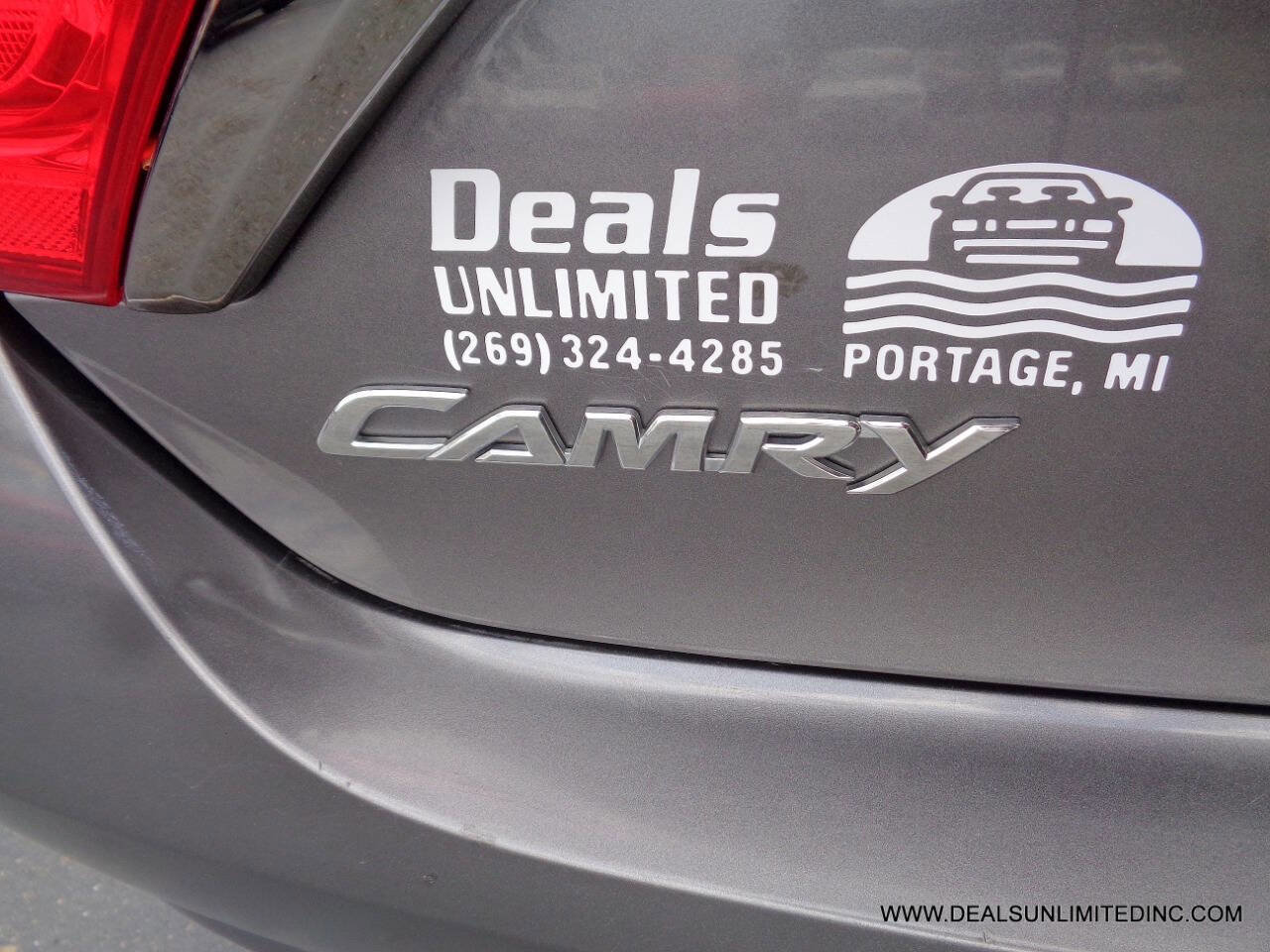Used 2016 Toyota Camry SE FWD image 5
