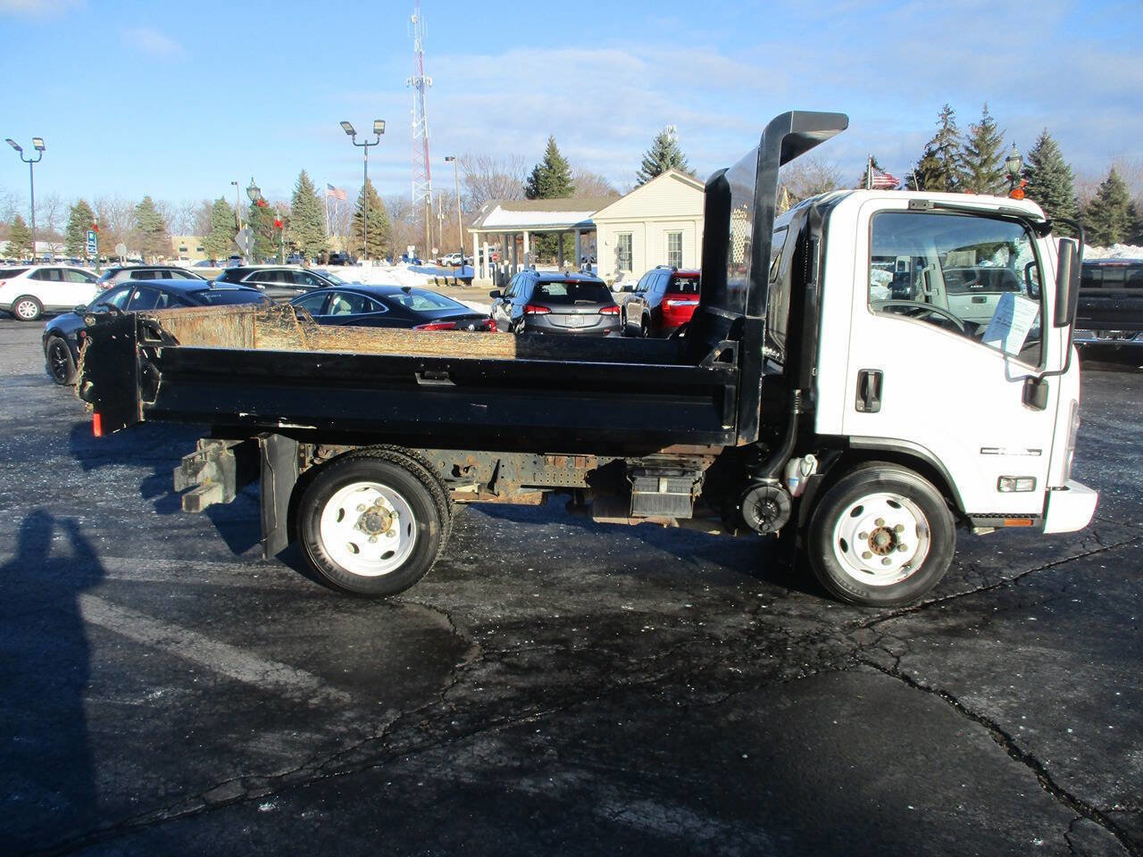 Used 2019 Isuzu NPR image 4