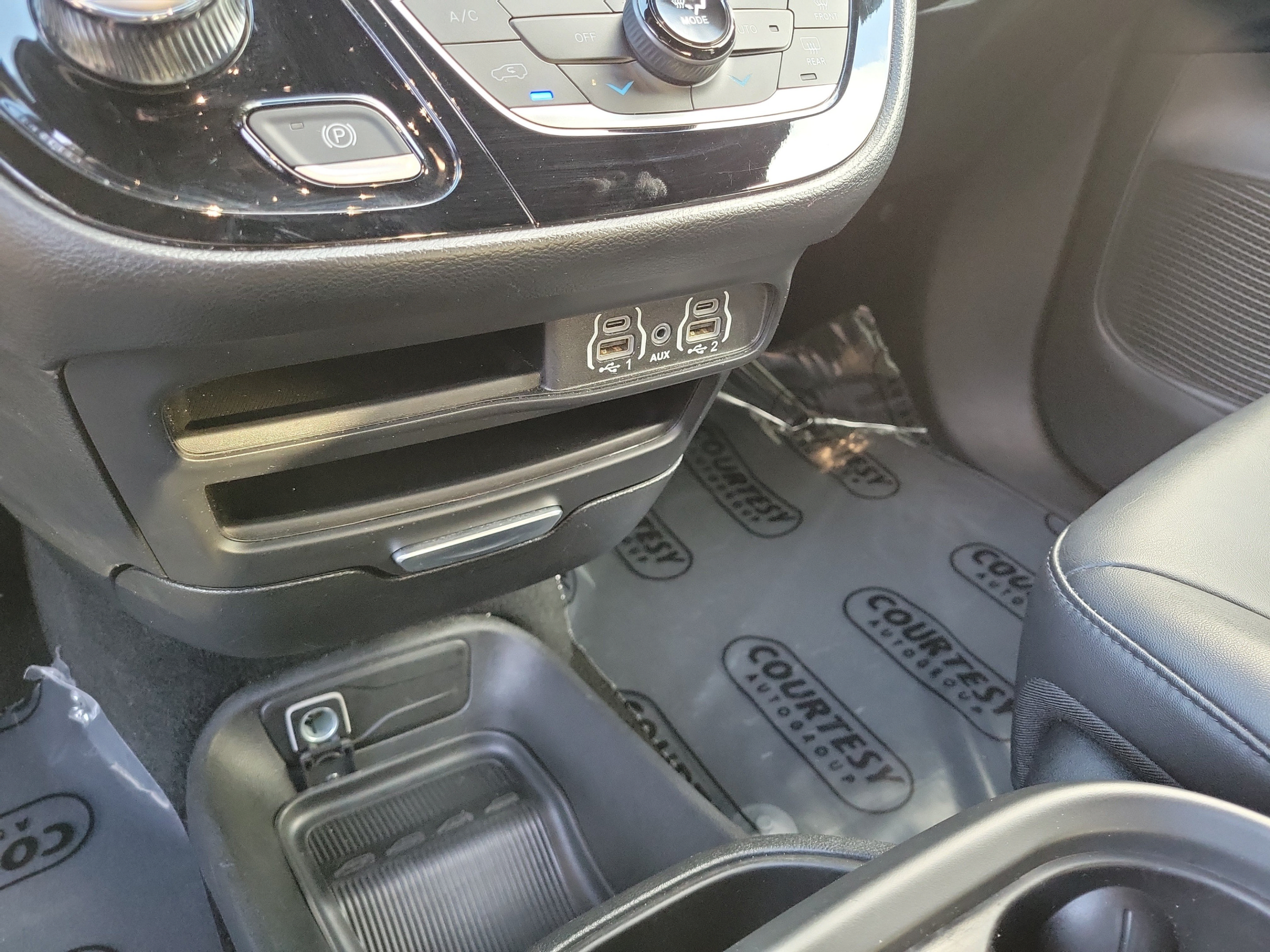 Used 2025 Chrysler Pacifica Select FWD image 23