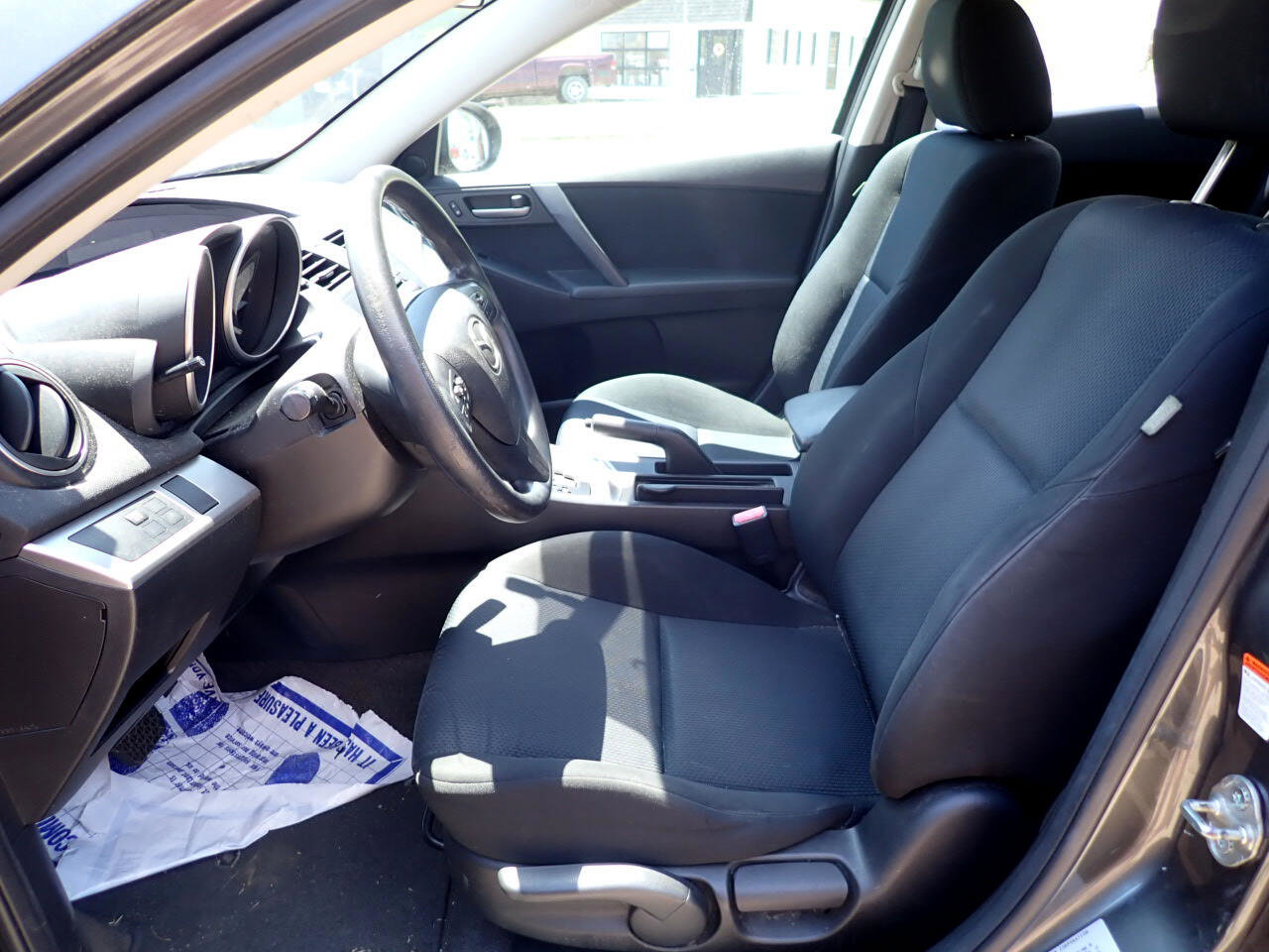 Used 2011 MAZDA MAZDA3 i Touring image 36