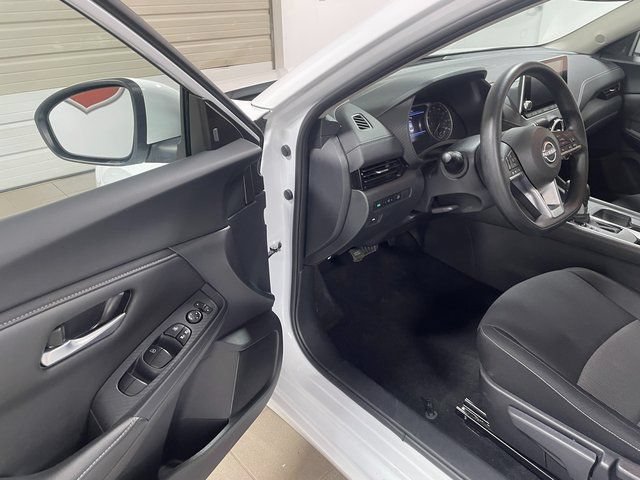 Used 2025 Nissan Sentra SV FWD image 10