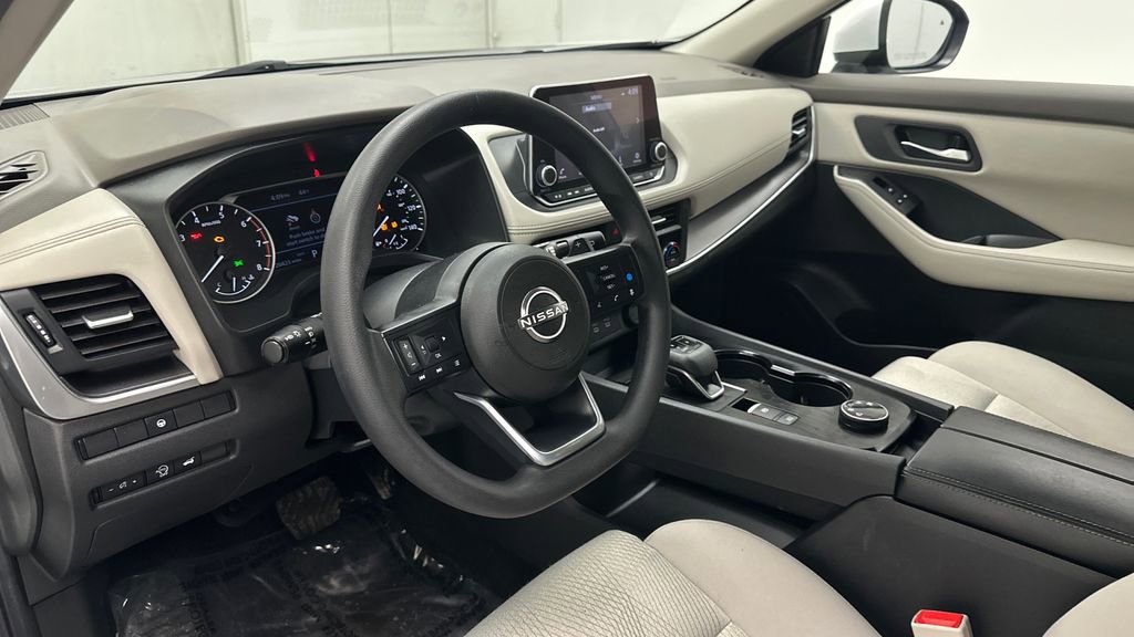 Used 2024 Nissan Rogue SV image 20