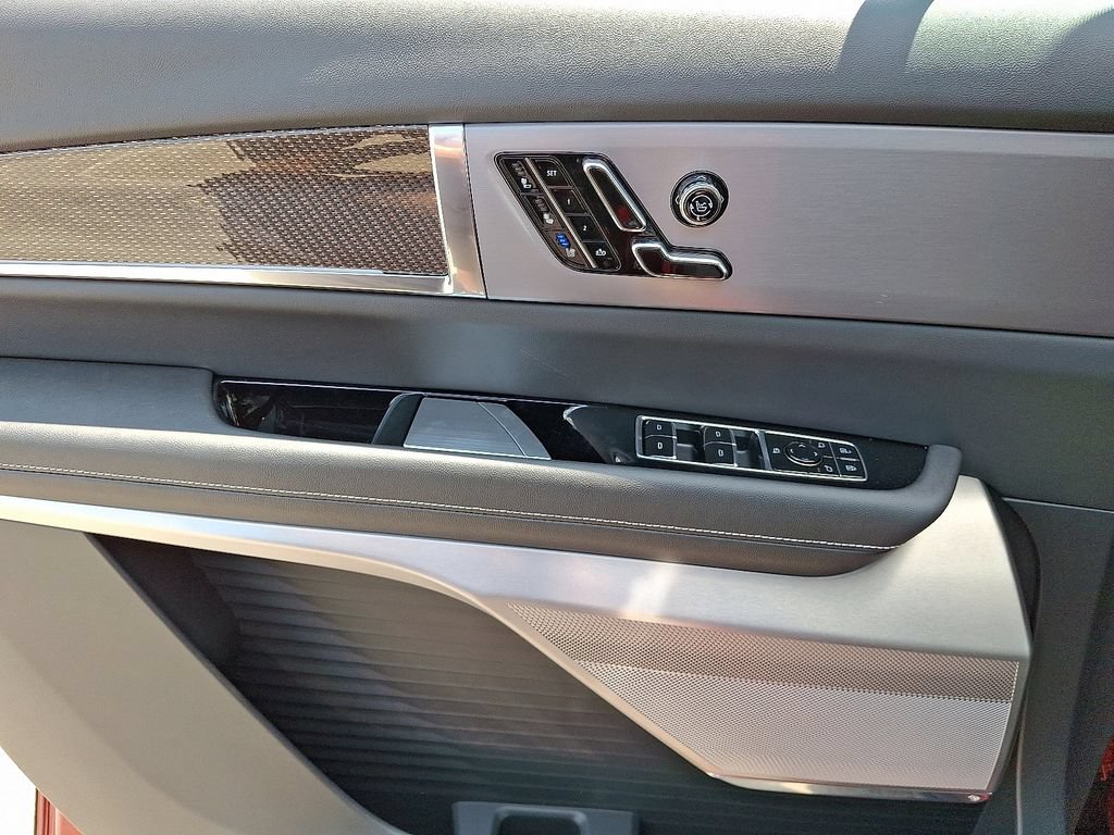 New 2026 Cadillac Vistiq Premium Luxury w/ LPO, Floor Liner Package AWD/4WD image 8
