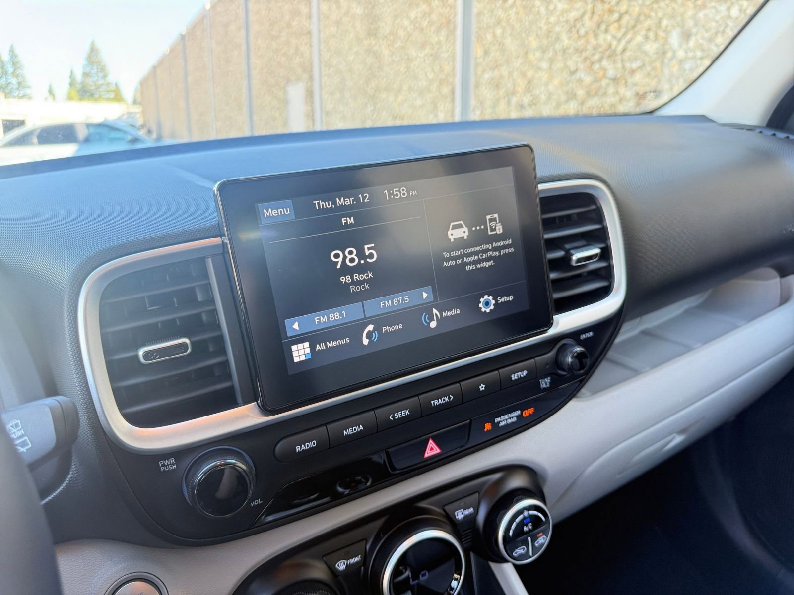 Used 2025 Hyundai Venue SEL image 20