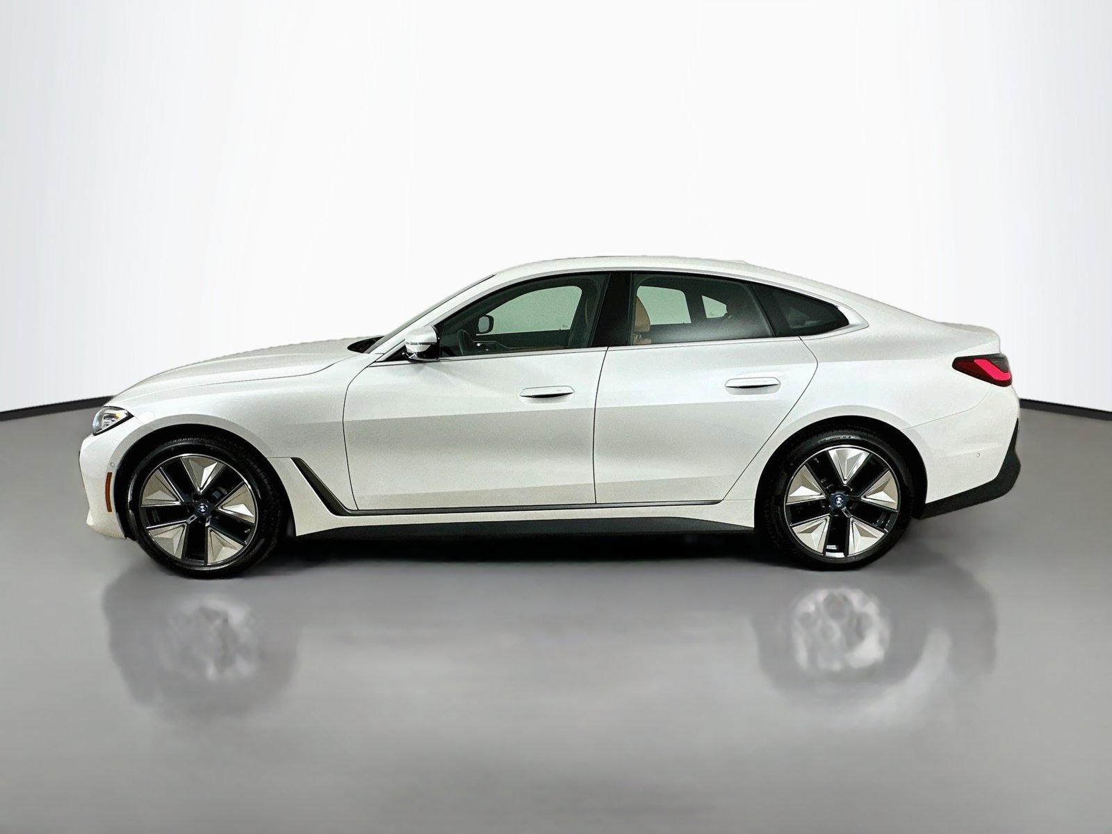 Used 2024 BMW i4 eDrive35 w/ Premium Package RWD image 8