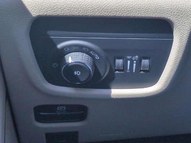 New 2026 Jeep Grand Cherokee Limited w/ Limited Altitude Package RWD image 19