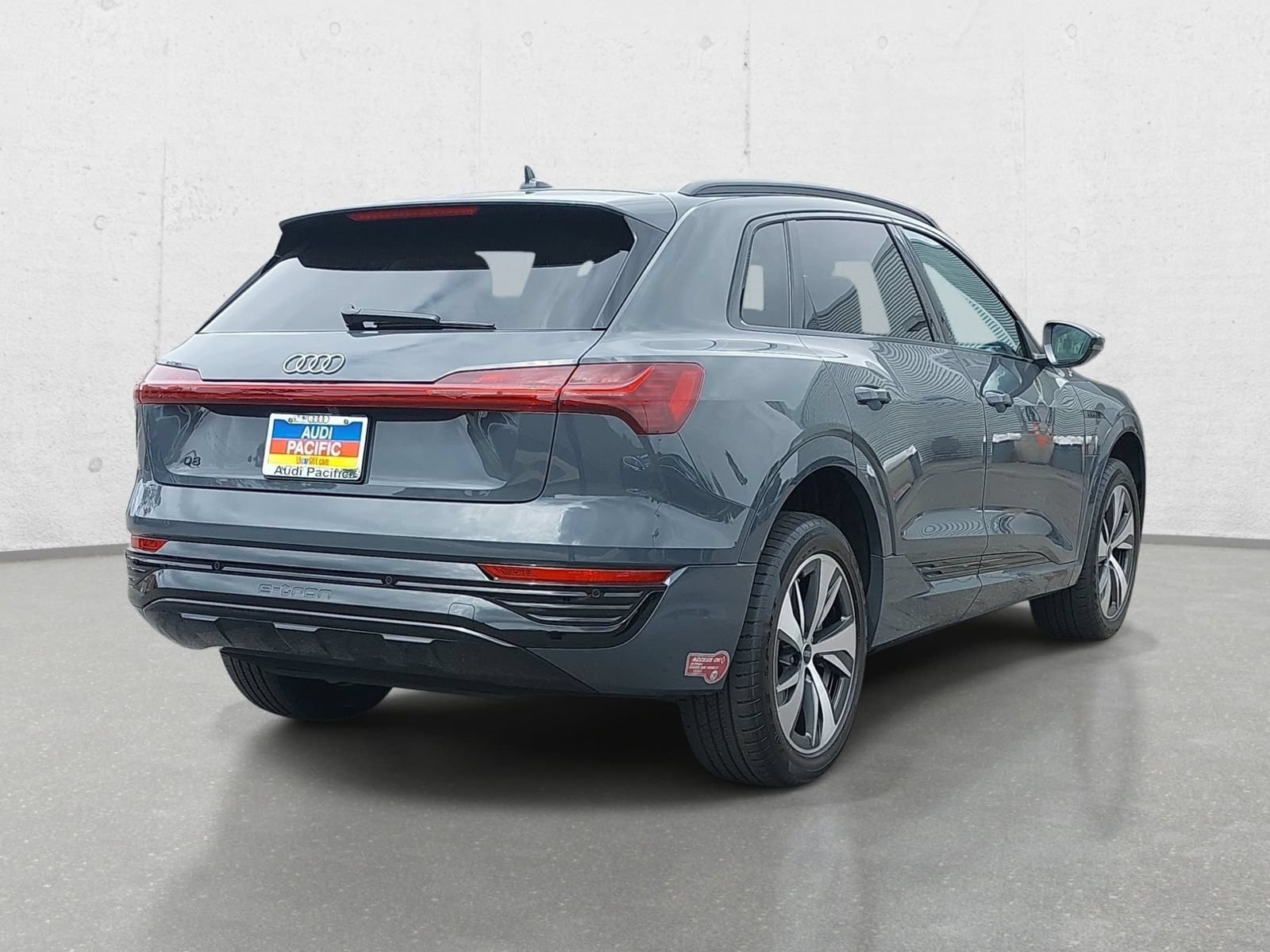 Used 2024 Audi Q8 e-tron Premium AWD/4WD image 5