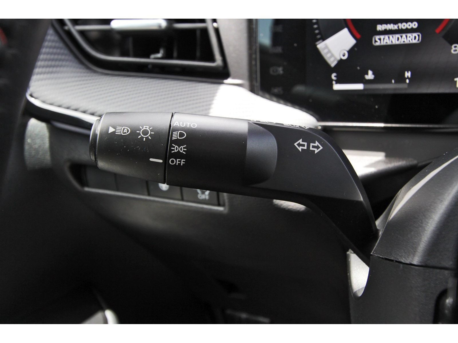 Certified 2025 Nissan Kicks SR FWD image 20