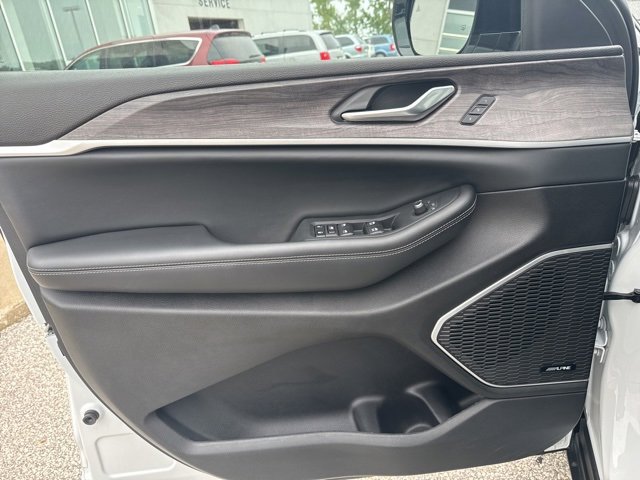 Used 2022 Jeep Grand Cherokee L Limited image 23