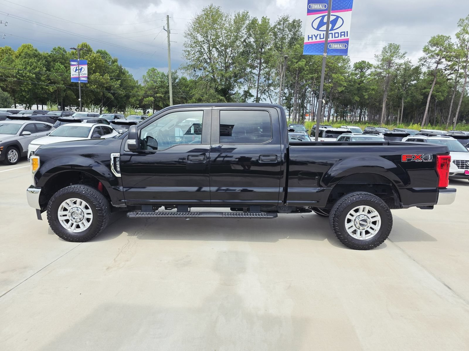 Used 2017 Ford F250 XL w/ STX Appearance Package AWD/4WD image 8