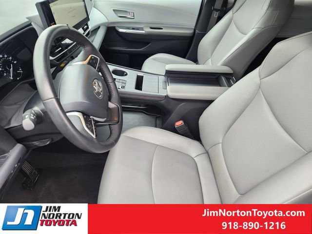 Used 2025 Toyota Sienna XLE image 14
