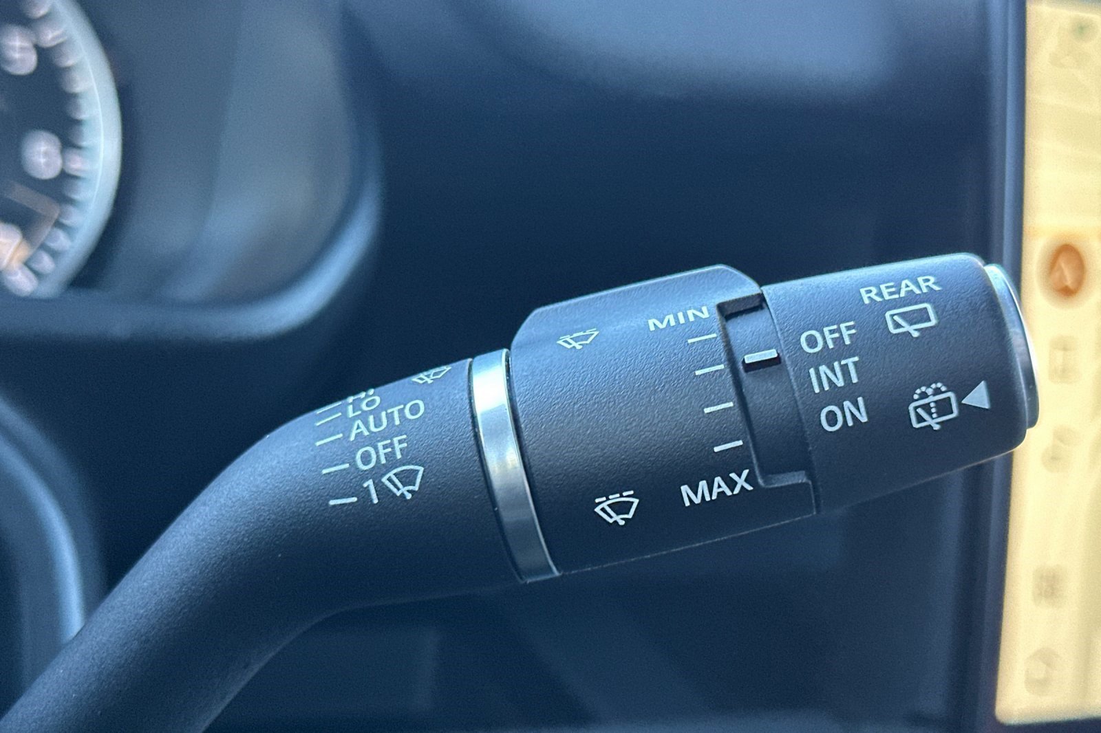 Used 2023 Land Rover Defender 130 X-Dynamic SE image 33