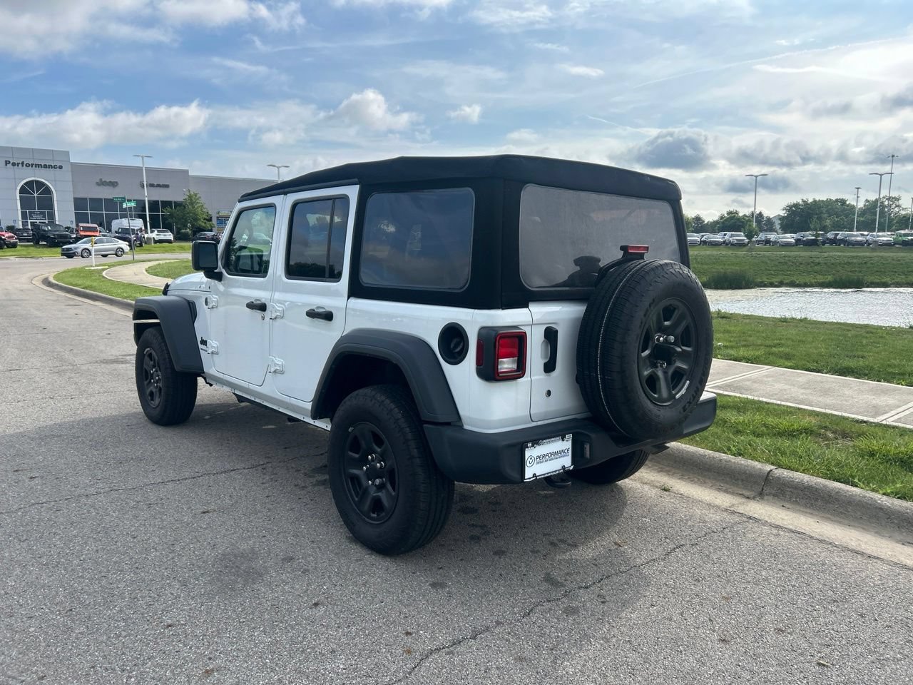 Used 2024 Jeep Wrangler Unlimited Sport AWD/4WD image 3