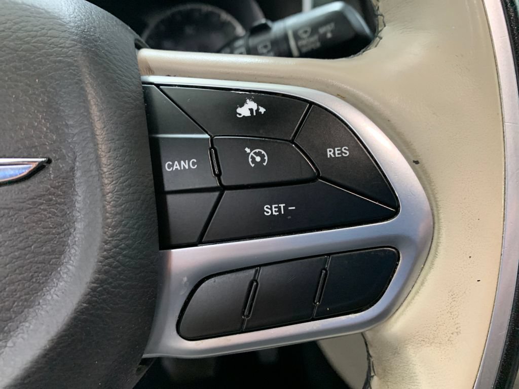 Used 2019 Chrysler Pacifica Limited FWD image 14