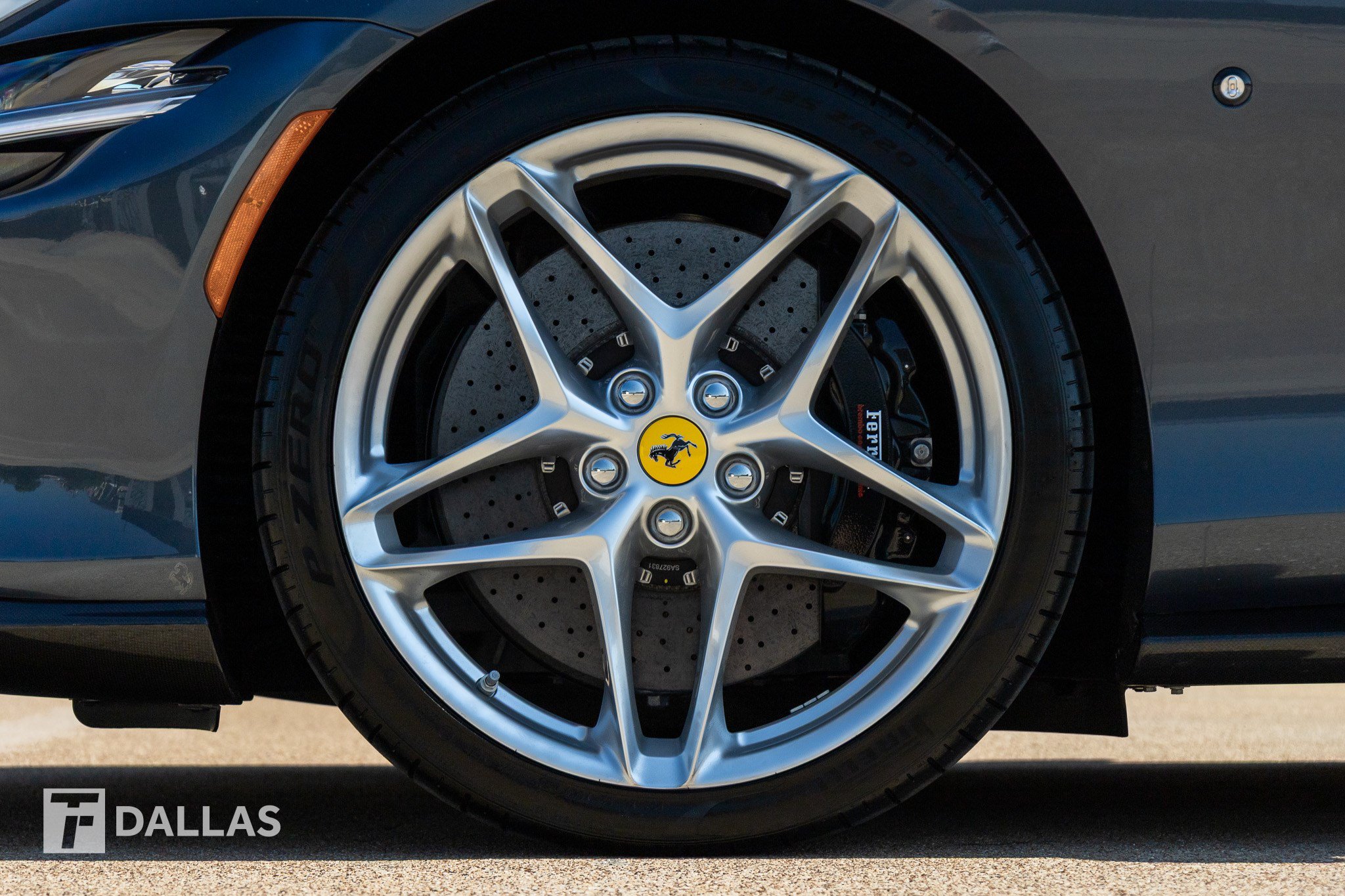 Used 2024 Ferrari Roma Spider RWD image 8