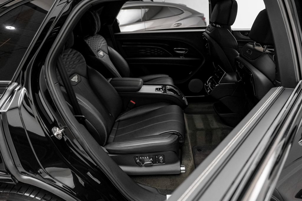 Used 2023 Bentley Bentayga Extended Wheelbase AWD/4WD image 35
